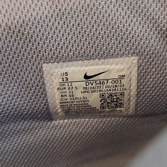Nike Size 13 Grey & White Sneakers - Picture 14 of 14